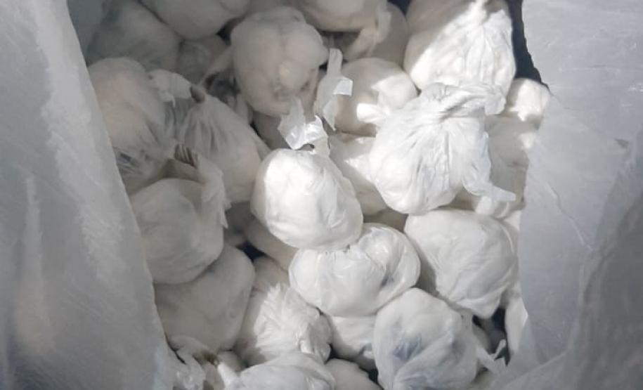 BPGd aborda ponto de tráfico e apreende mais de 1,7 mil buchas de cocaína em Piraquara, na RMC