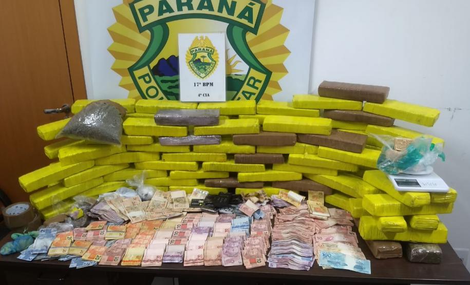 PM flagra venda de drogas e apreende mais de 50 quilos de maconha na Fazenda Rio Grande, na RMC