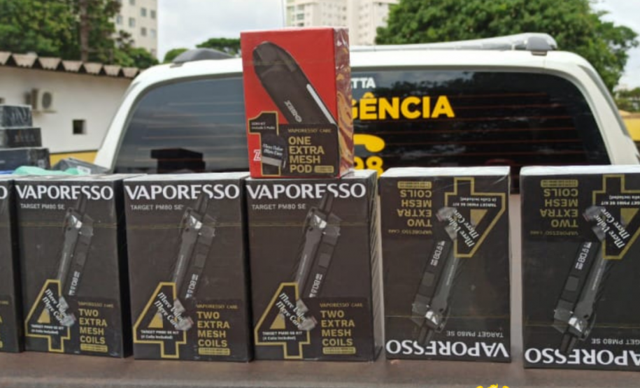 BPRv apreende carro carregado com cigarros eletrônicos, essências e acessórios contrabandeados