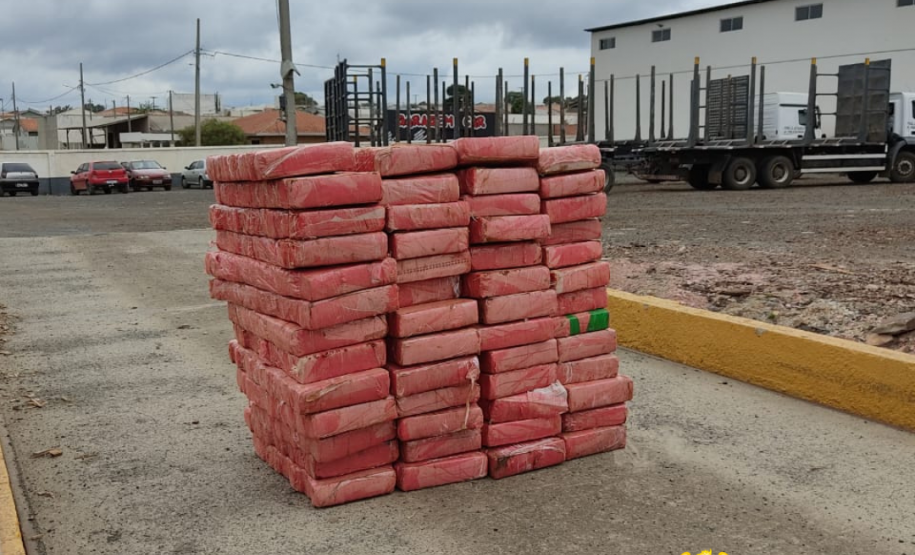 BPRv apreende mais de meia tonelada de maconha em Telêmaco Borba, nos Campos Gerais