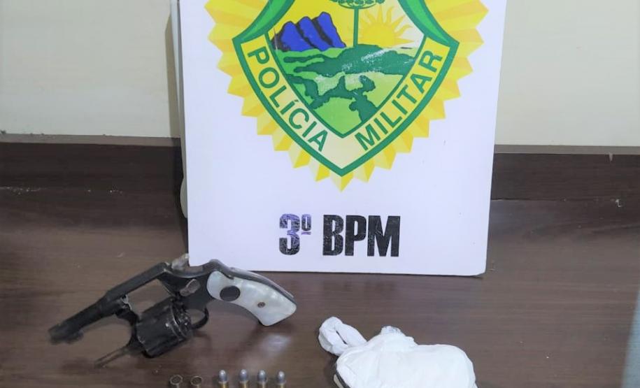 No Sudoeste, PM apreende quatro armas de fogo e drogas em situações distintas