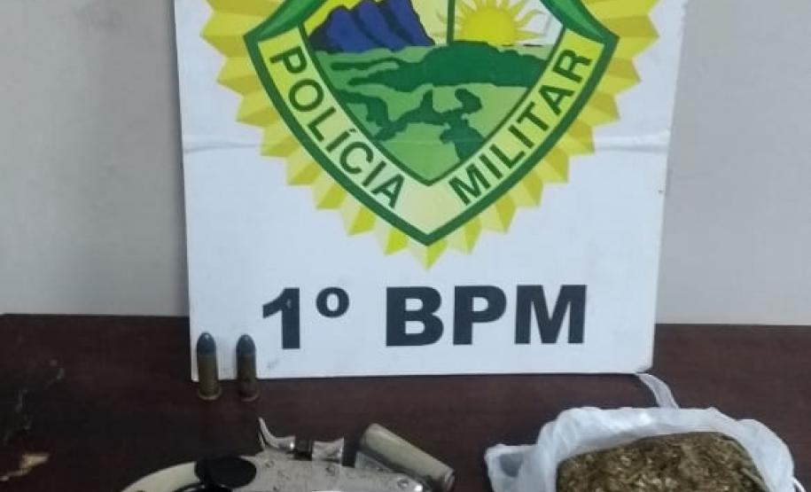 Em Ponta Grossa (PR), PM apreende três armas de fogo e 120 gramas de maconha em situações distintas