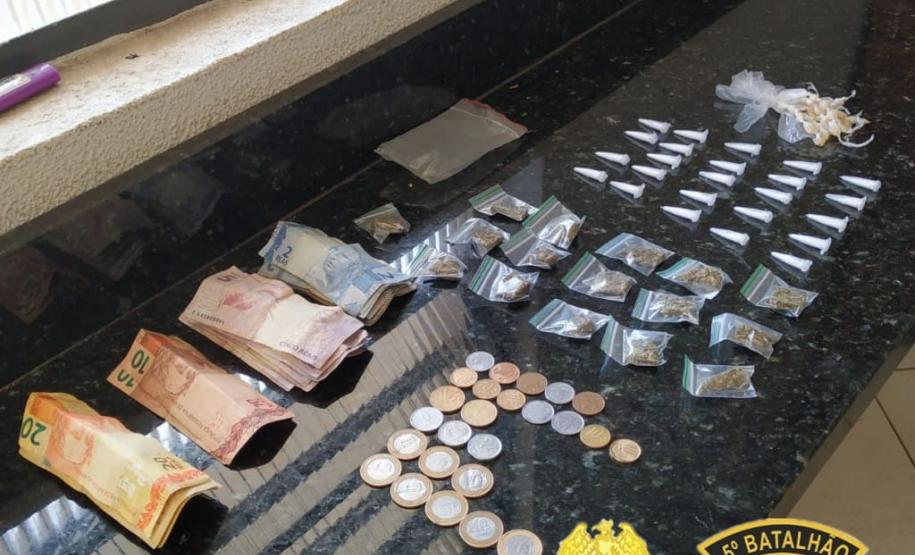 No Norte do estado, PM prende sete pessoas e apreende 18 tabletes de cocaína