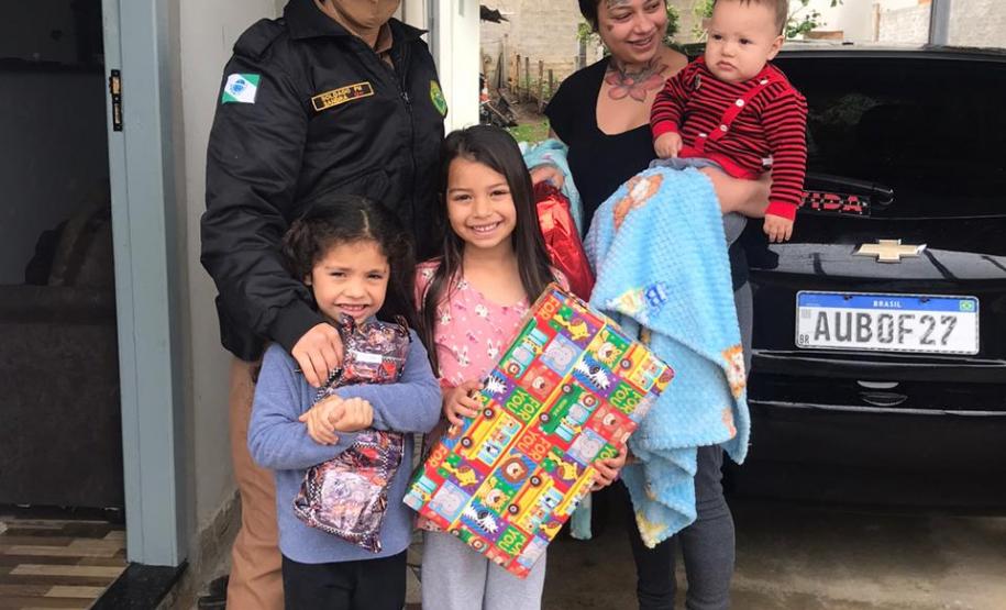 Batalhão da PM faz doação de brinquedos no Centro-Sul do estado