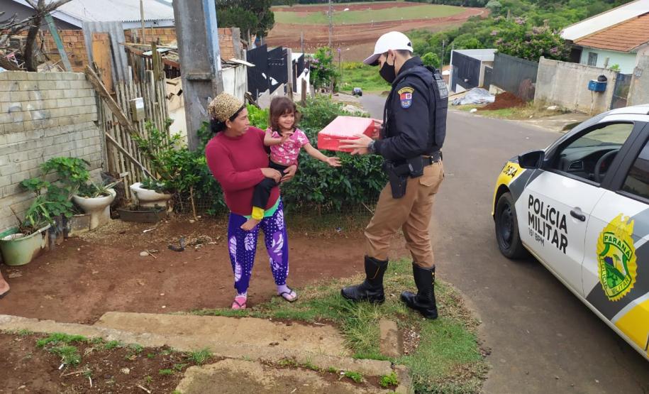 Batalhão da PM faz doação de brinquedos no Centro-Sul do estado