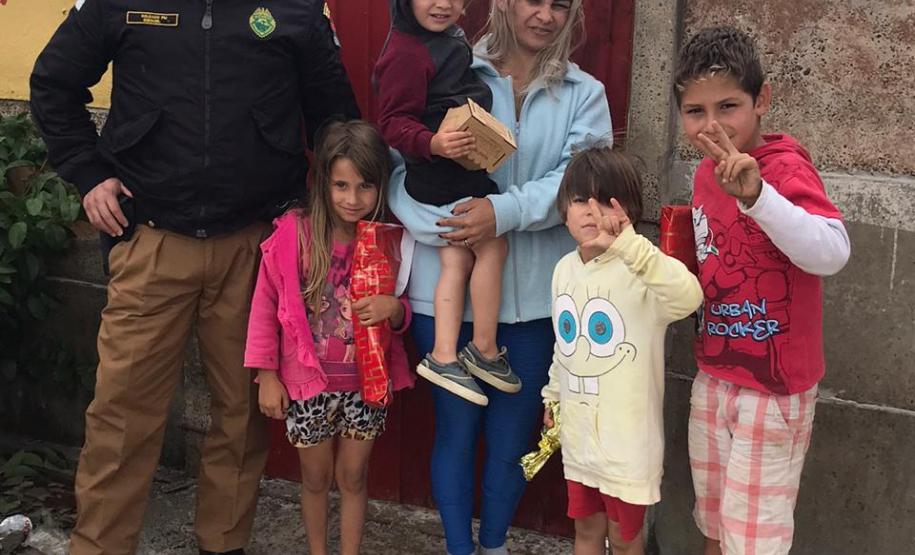 Batalhão da PM faz doação de brinquedos no Centro-Sul do estado