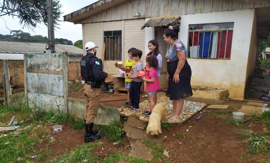Batalhão da PM faz doação de brinquedos no Centro-Sul do estado