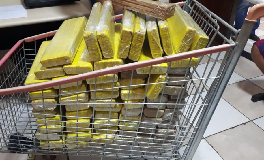 Em Apucarana, PM faz duas abordagens que resultam em 75 quilos de maconha apreendidos