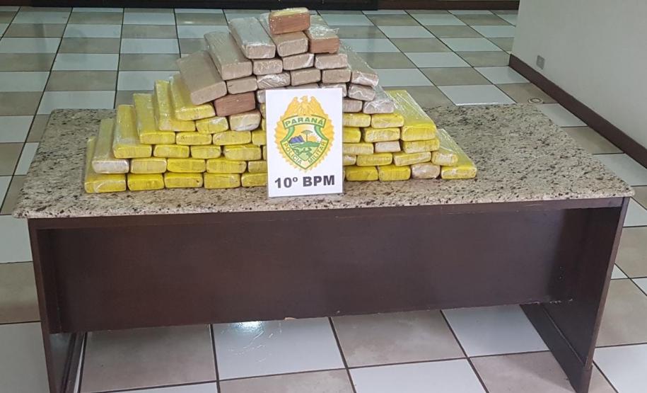 Em Apucarana, PM faz duas abordagens que resultam em 75 quilos de maconha apreendidos