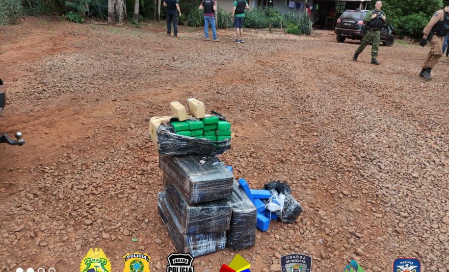 Mais de 580 quilos de maconha e duas armas de fogo são apreendidos pela PM no Oeste do estado