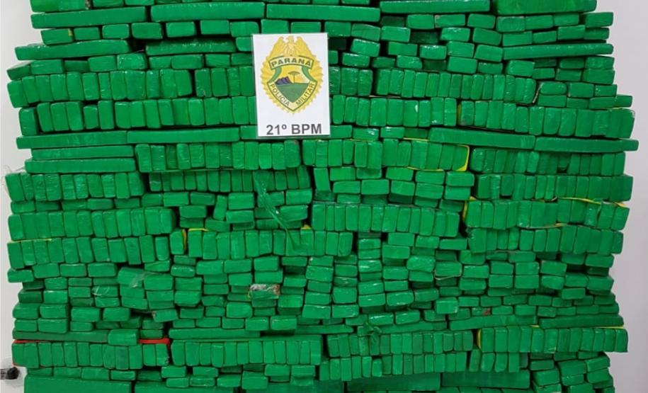 Quase uma tonelada de maconha é apreendida pela PM em Pérola D’Oeste (PR)