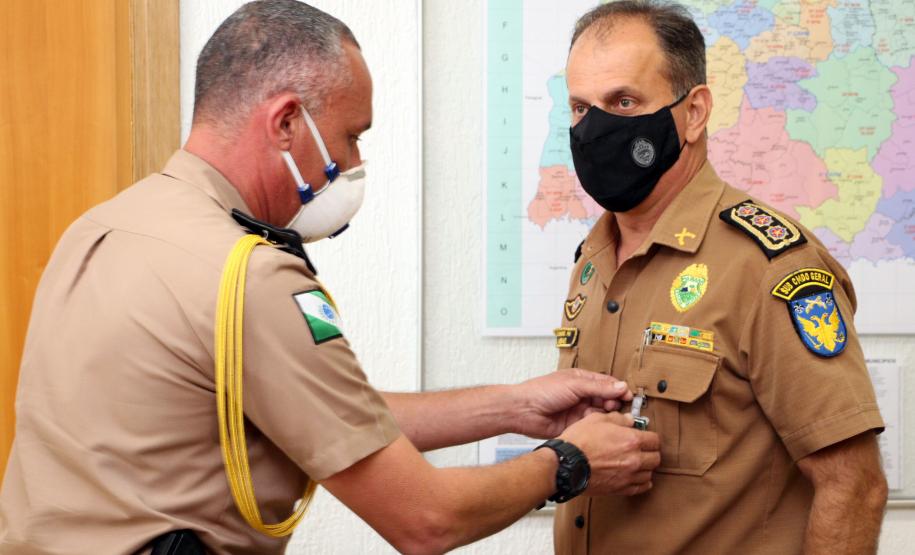 Subcomandante-Geral da PM recebe medalha Mérito Rodoviário e Mérito da Casa Militar