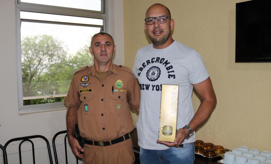 Ao completar 30 anos de serviço, policial militar é homenageado no Sudoeste do estado