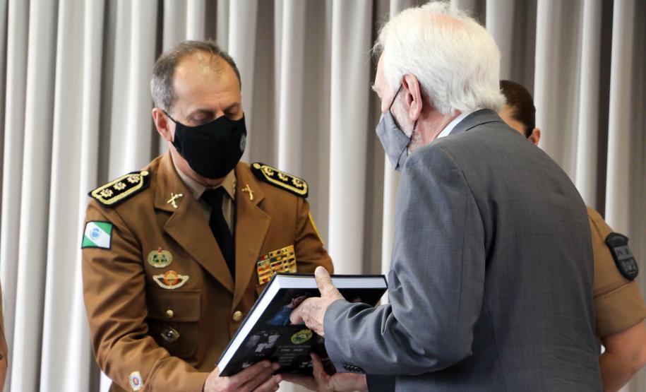 Subcomandante-Geral da PM é homenageado ao seguir para a Reserva Remunerada em Curitiba (PR)
