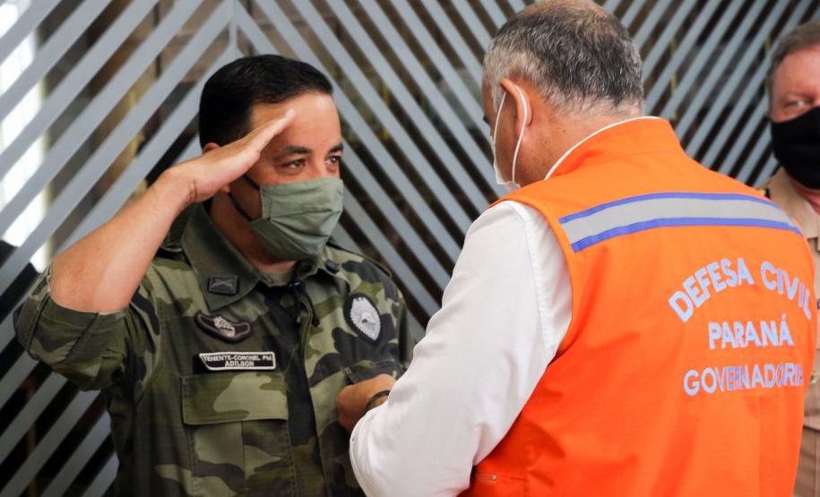 Oficiais da Polícia Militar recebem Medalha de Mérito da Defesa Civil no Quartel do Comando-Geral em Curitiba