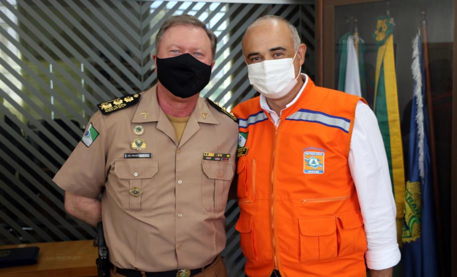 Oficiais da Polícia Militar recebem Medalha de Mérito da Defesa Civil no Quartel do Comando-Geral em Curitiba