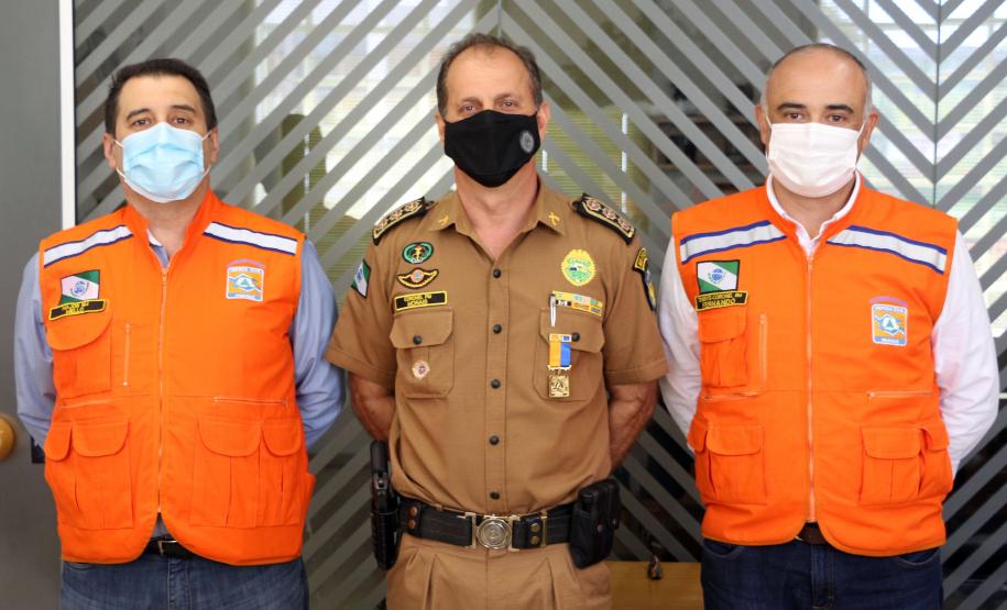 Oficiais da Polícia Militar recebem Medalha de Mérito da Defesa Civil no Quartel do Comando-Geral em Curitiba