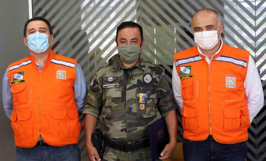 Oficiais da Polícia Militar recebem Medalha de Mérito da Defesa Civil no Quartel do Comando-Geral em Curitiba
