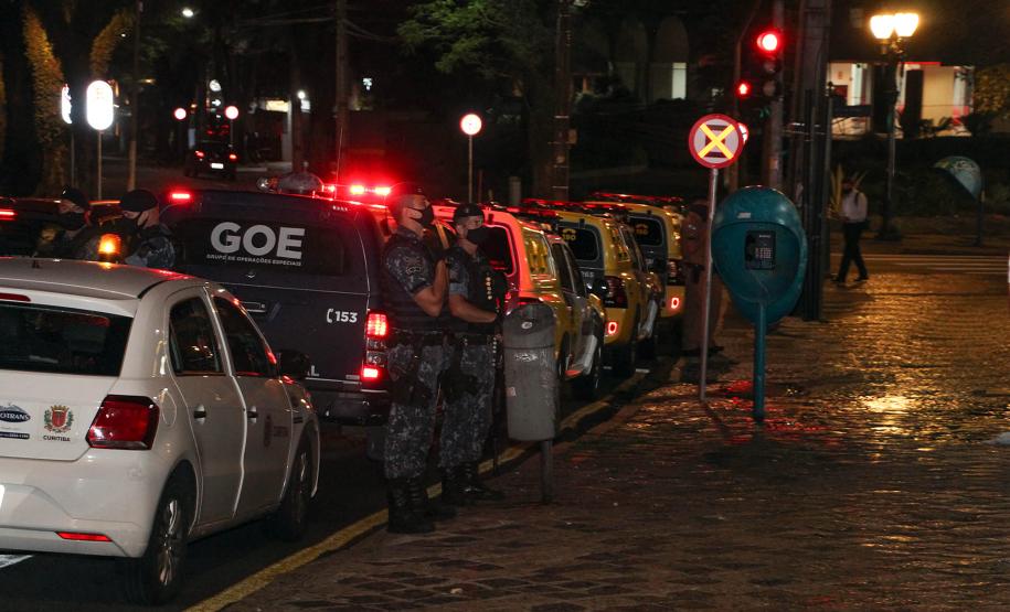 Ação Integrada de Fiscalização Urbana fecha 25 estabelecimentos comerciais em Curitiba