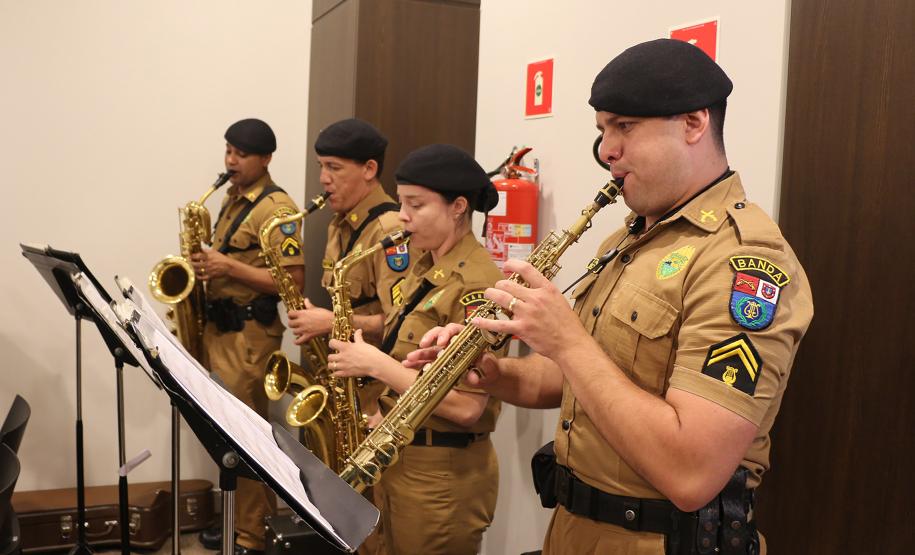 Durante solenidade, CEFID comemora 29 anos de criação com entrega de medalhas e troca de função em Curitiba
