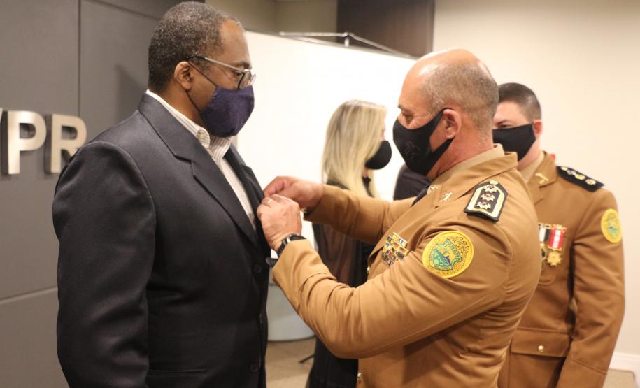 Durante solenidade, CEFID comemora 29 anos de criação com entrega de medalhas e troca de função em Curitiba