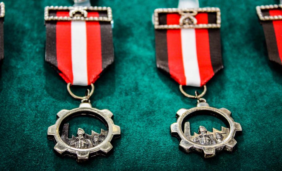 Batalhão da PM em Curitiba comemora oito anos de criação com entrega de medalhas e troca de Comando