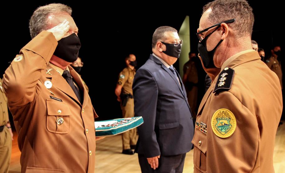 Batalhão da PM em Curitiba comemora oito anos de criação com entrega de medalhas e troca de Comando