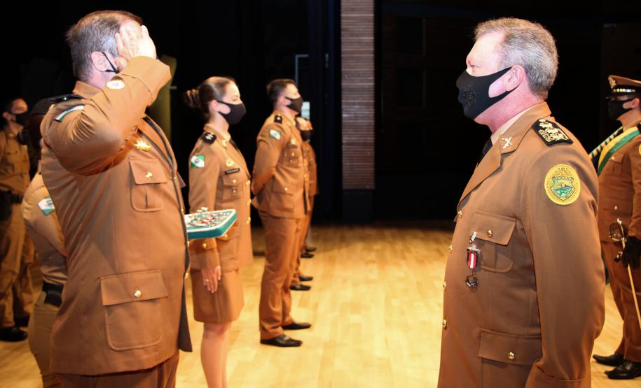 Batalhão da PM em Curitiba comemora oito anos de criação com entrega de medalhas e troca de Comando