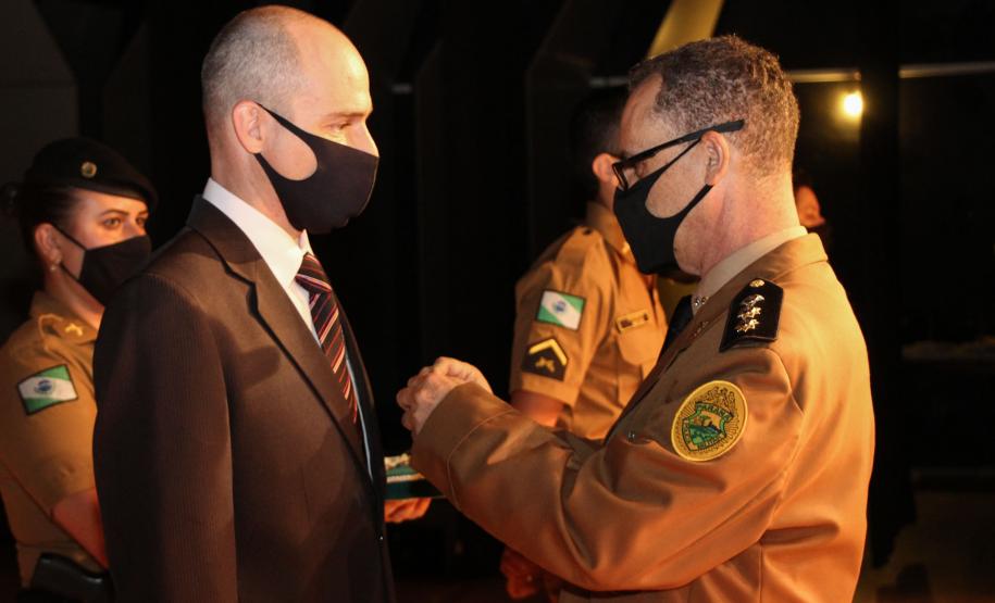 Batalhão da PM em Curitiba comemora oito anos de criação com entrega de medalhas e troca de Comando