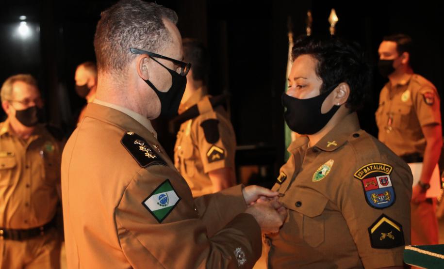 Batalhão da PM em Curitiba comemora oito anos de criação com entrega de medalhas e troca de Comando