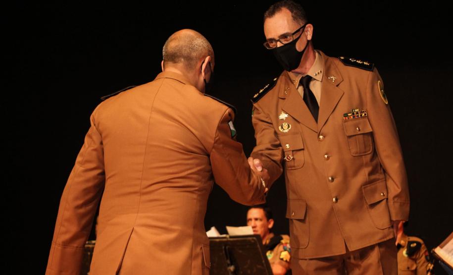 Batalhão da PM em Curitiba comemora oito anos de criação com entrega de medalhas e troca de Comando