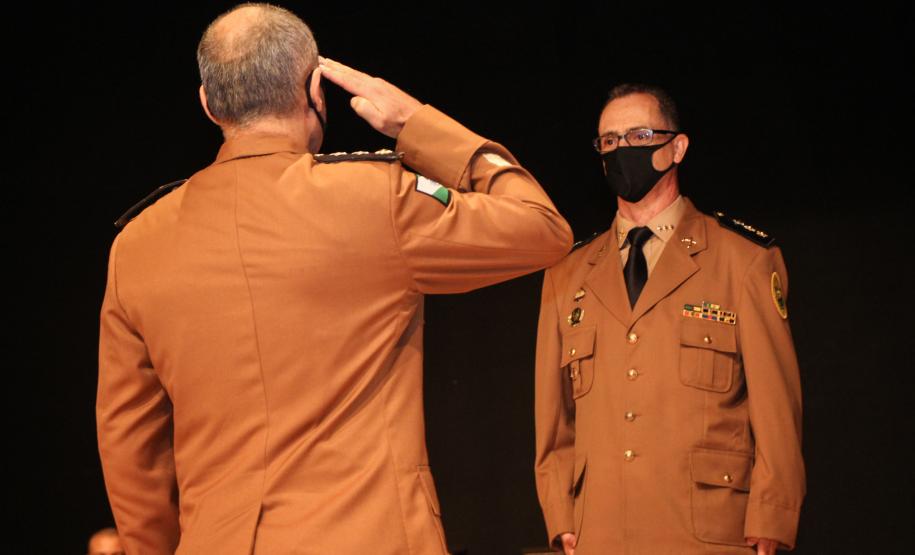 Batalhão da PM em Curitiba comemora oito anos de criação com entrega de medalhas e troca de Comando