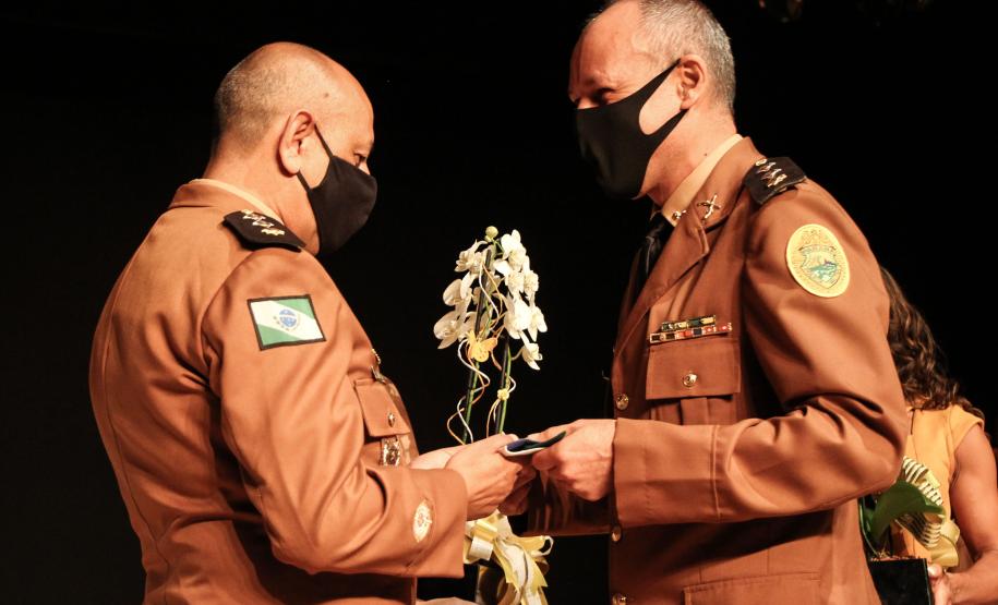 Batalhão da PM em Curitiba comemora oito anos de criação com entrega de medalhas e troca de Comando