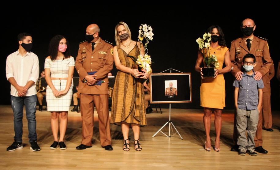 Batalhão da PM em Curitiba comemora oito anos de criação com entrega de medalhas e troca de Comando