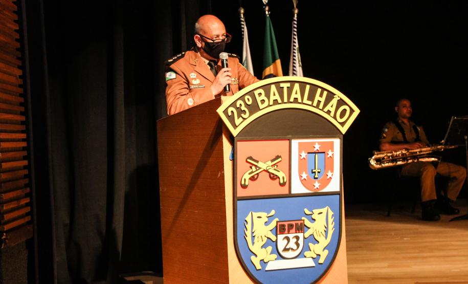 Batalhão da PM em Curitiba comemora oito anos de criação com entrega de medalhas e troca de Comando