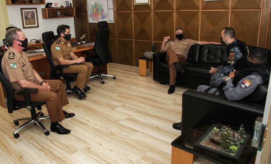 Policiais militares do Mato Grosso (MT) fazem visita técnica ao Quartel do Comando-Geral da PM em Curitiba