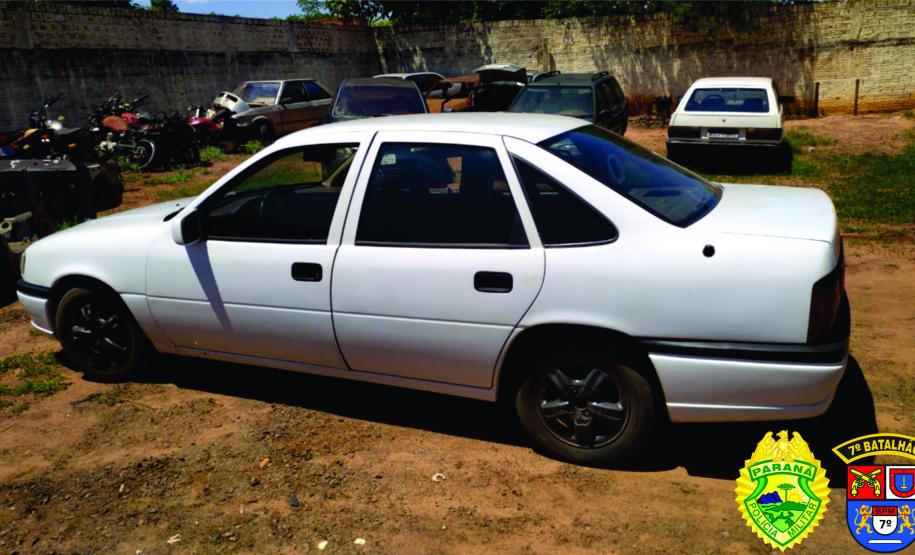 Pistola e carro furtado são apreendidos pela PM em Tapira e Rancho Alegre do Oeste