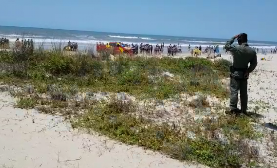 Helicóptero do BPMOA presta socorro a afogado em Pontal do Paraná