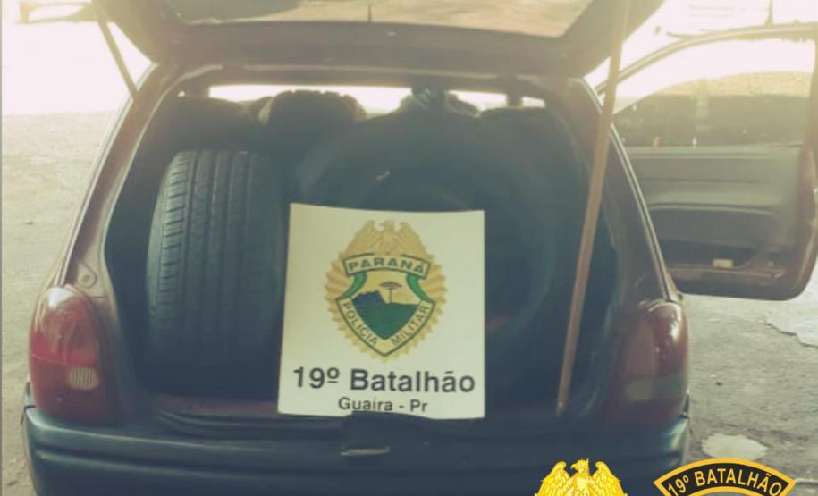 Armas, cigarros e pneus são apreendidos pela PM; carro furtado é recuperado no Oeste do estado