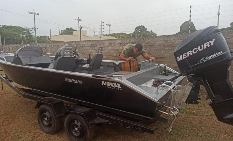 Durante cumprimento de mandado judicial em Icaraí, Polícia Ambiental apreende barcos utilizados no crime organizado