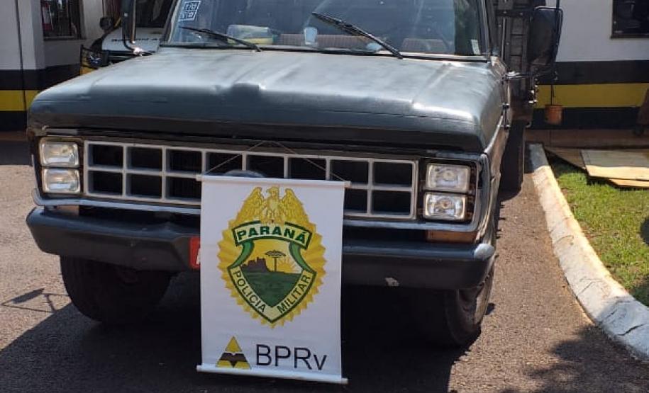 Em situações distintas, BPRv recupera carro e apreende caminhão carregado com contrabando no Oeste do estado