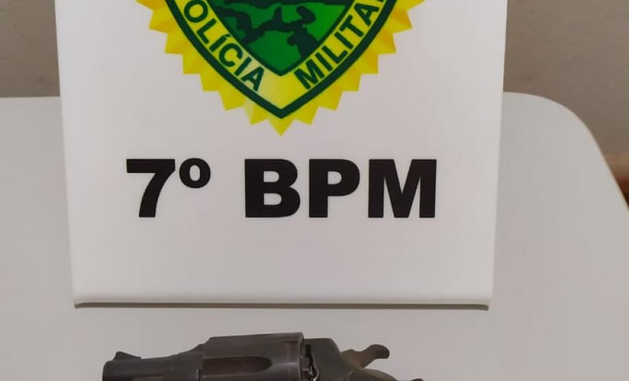 PM apreende duas armas de fogo e recupera um carro no Noroeste do estado