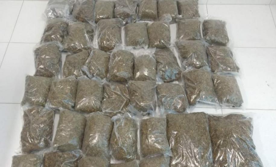 Trabalho de inteligência da PM evita chegada de maconha no Litoral; dois homens são presos