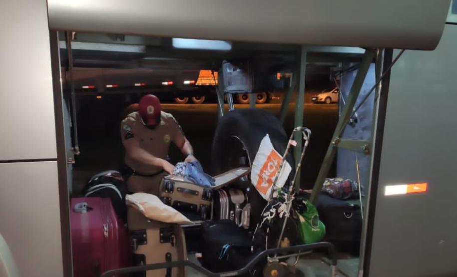 Fiscalização do BPRv resulta na apreensão de 15 caixas de cigarro e 14 kg de maconha, na região noroeste do Estado