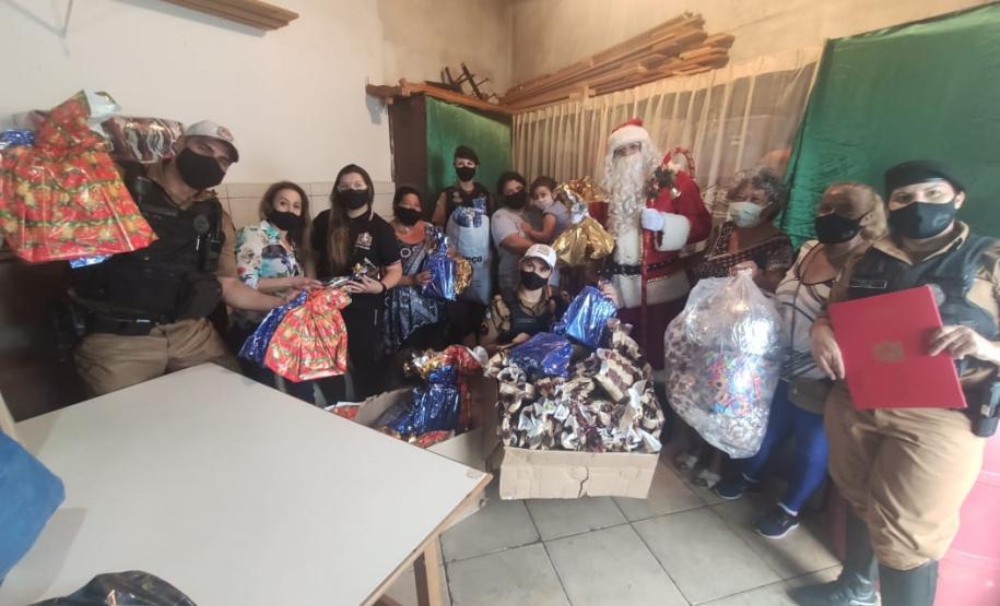 Natal Itinerante da Polícia Militar distribui mais de 4,5 mil brinquedos em bairros carentes de Curitiba