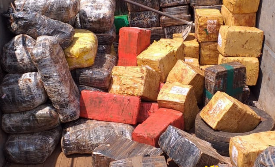 Batalhão Rodoviário faz maior apreensão de maconha no ano em Santa Helena; 4,6 toneladas de droga estavam em caminhão