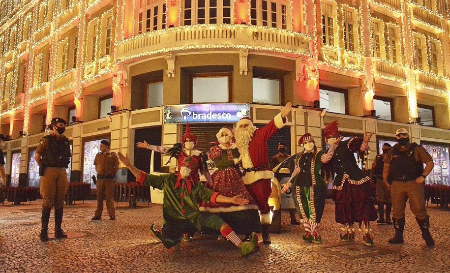 Natal Itinerante da Polícia Militar distribui mais de 4,5 mil brinquedos em bairros carentes de Curitiba