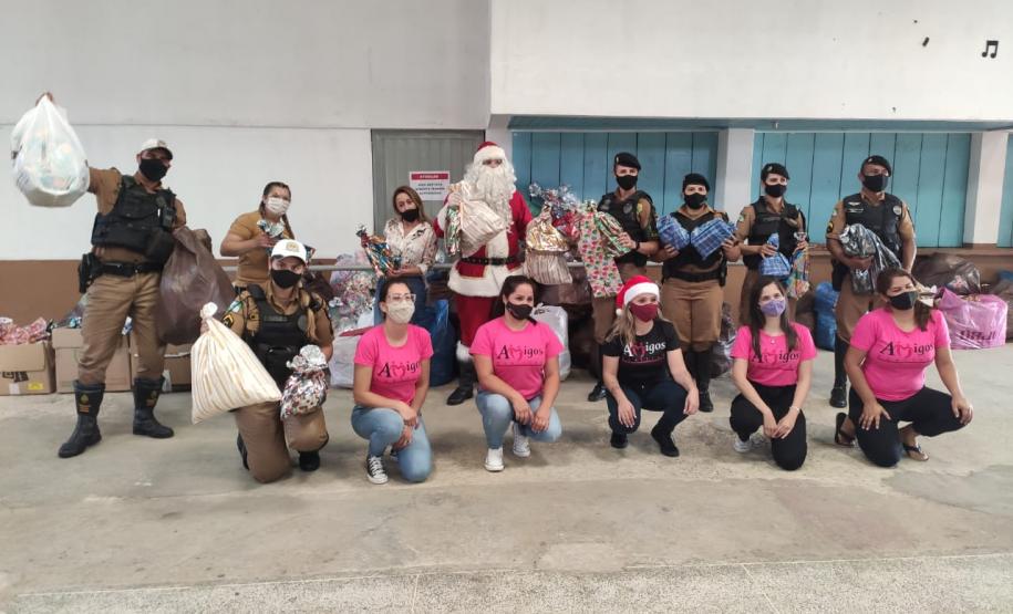 Natal Itinerante da Polícia Militar distribui mais de 4,5 mil brinquedos em bairros carentes de Curitiba