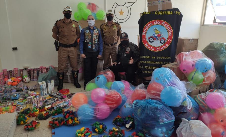 Natal Itinerante da Polícia Militar distribui mais de 4,5 mil brinquedos em bairros carentes de Curitiba