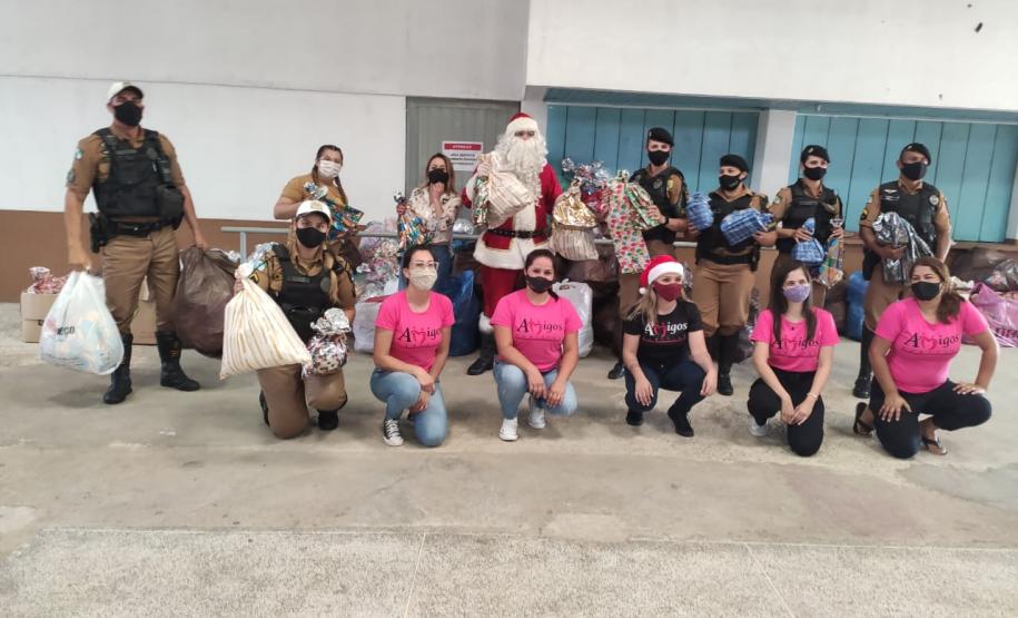 Natal Itinerante da Polícia Militar distribui mais de 4,5 mil brinquedos em bairros carentes de Curitiba